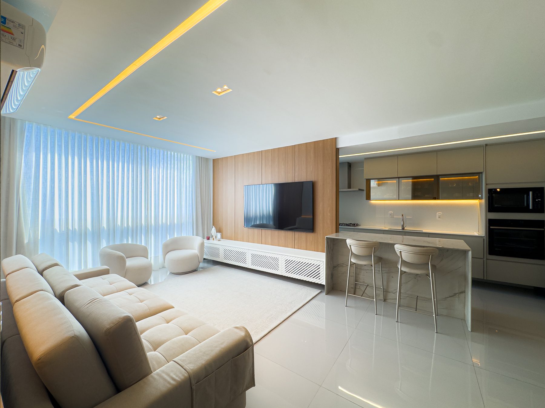 Sala de estar do apartamento reformado